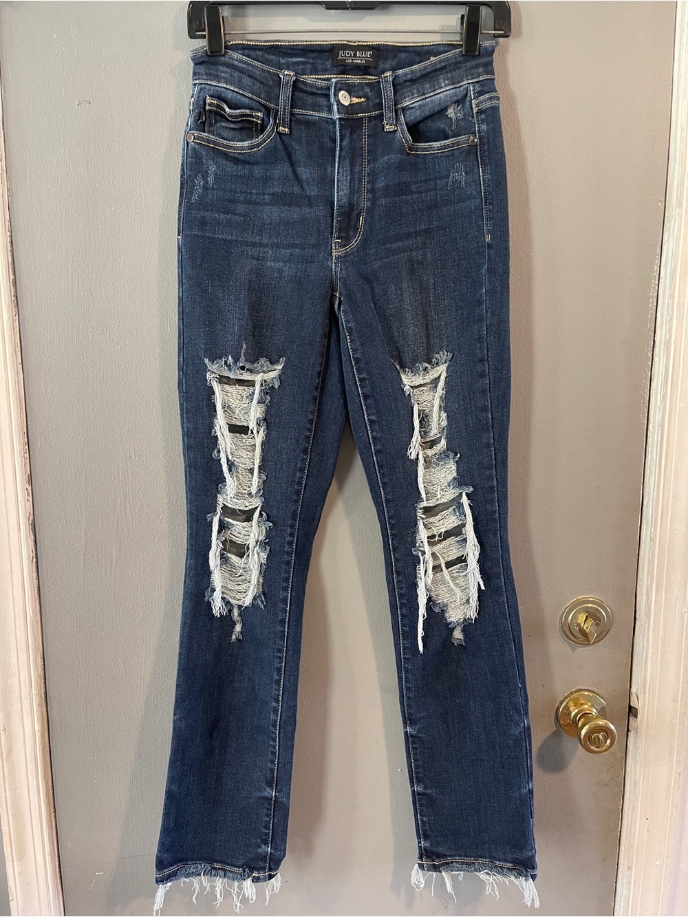 JUDY BLUE NASHVILLE MID RISE DISTRESSED STRAIGHT Size 1 / 25